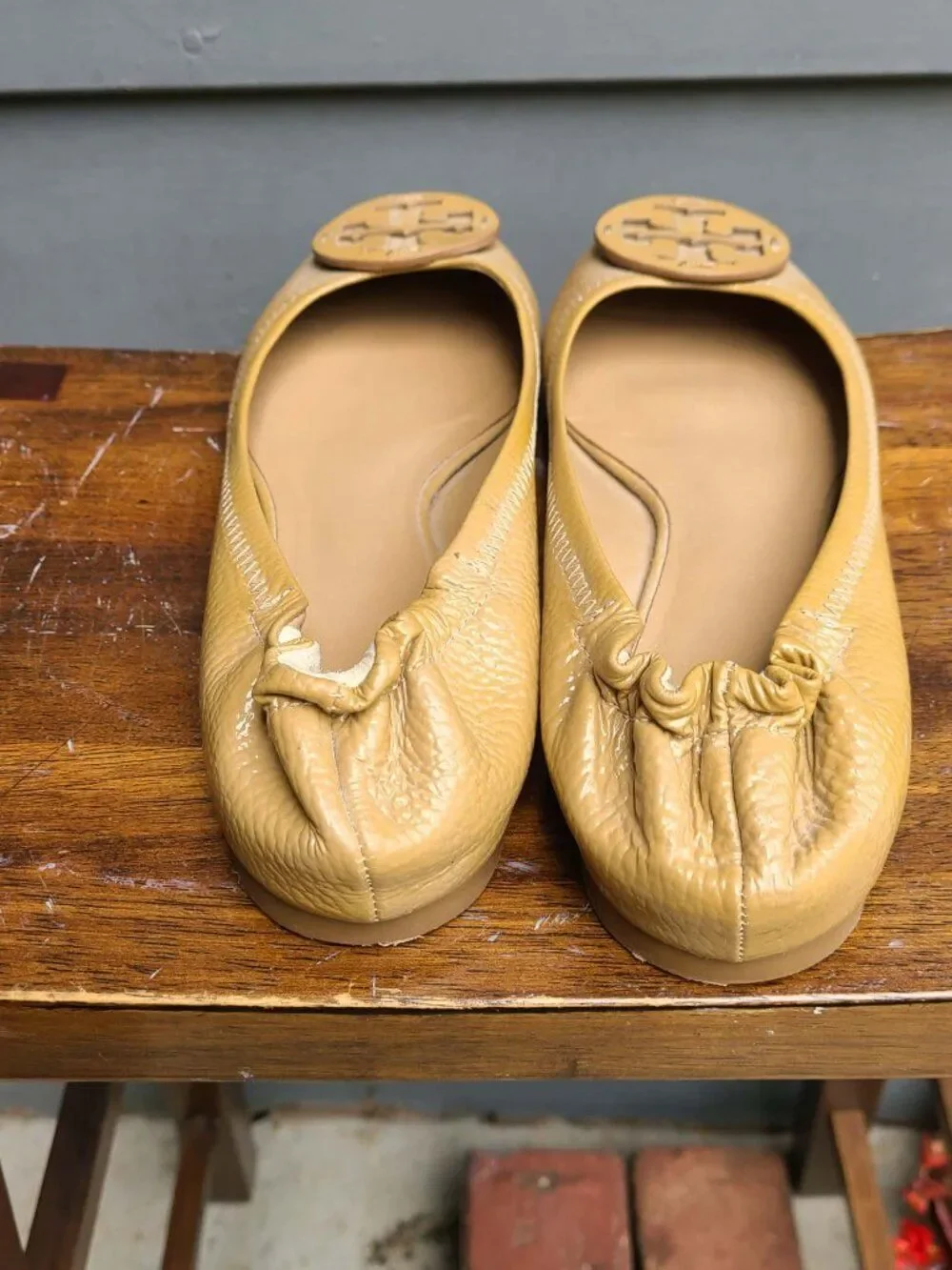 Tory Burch Reva Pebbled Leather Ballet Flats 8 1/2 in Camel